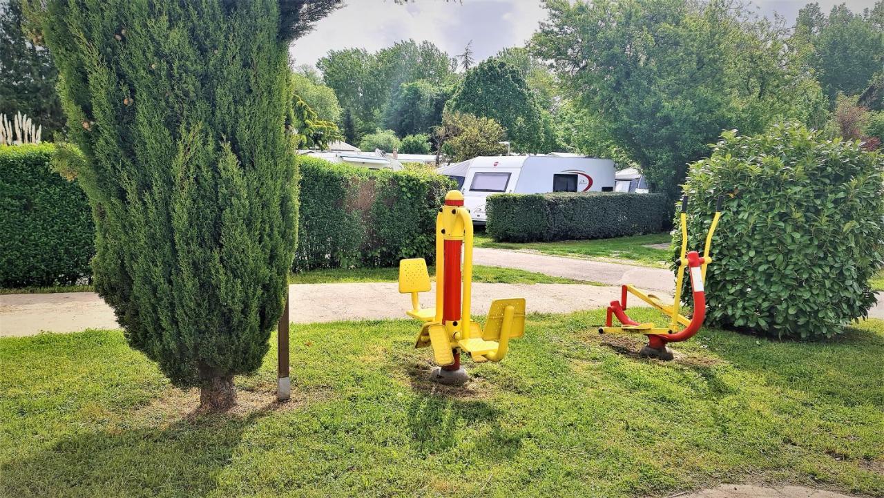Camping Paris Beau Village Villiers-sur-Orge Exteriör bild